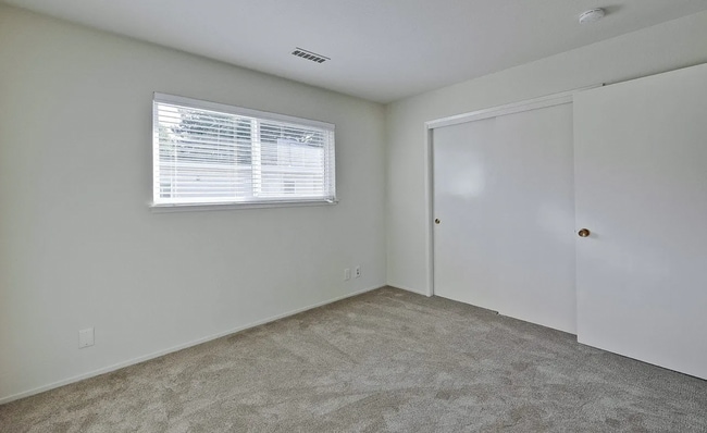Building Photo - Spacious 3 Bed 2 Bath Condo Located Walking Distance to California Ave.