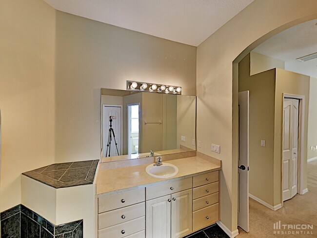 Building Photo - 1504 Canoe Drive Lutz FL