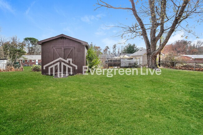 Building Photo - 2407 Phoenix Dr