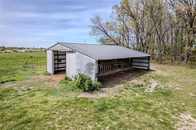 Building Photo - 3 Bedroom 2 Bathroom Home & 21 Acre Lot for rent.