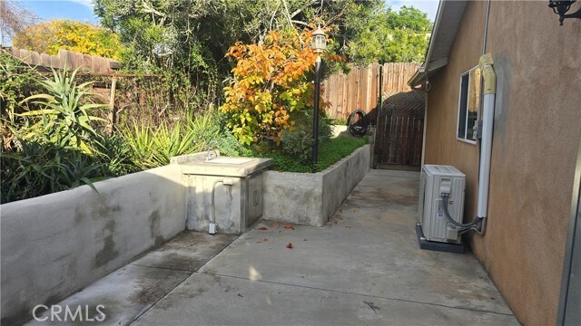 Building Photo - 6179 Oak Crest Way