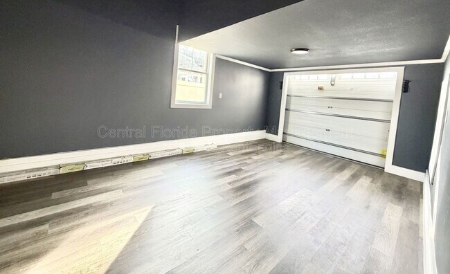 Building Photo - 2223 Amherst Ave