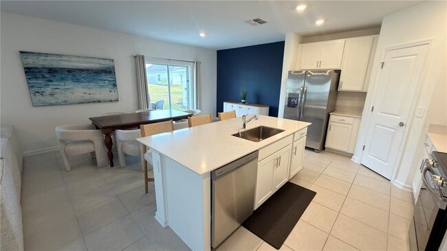 Building Photo - 2731 Armstrong Ave