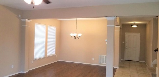Building Photo - 15537 Gatehouse Dr