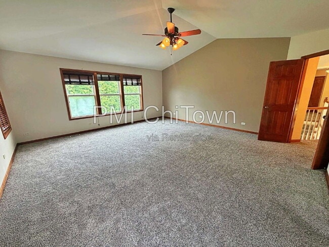 Building Photo - 2050 Rockland Dr
