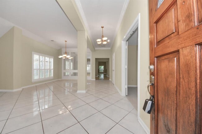Building Photo - 10214 White Oak Trail Ln