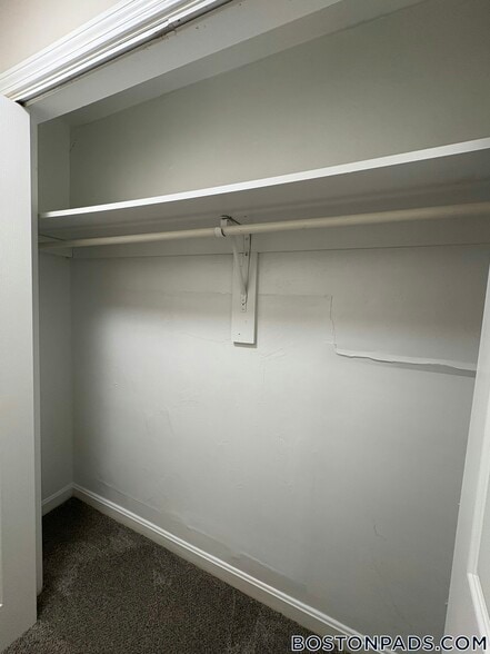 Building Photo - 15 Kenmar Dr