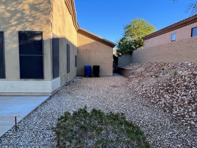 Building Photo - 3 Bed 2 Bath Golf Gated Community Pet Friendly,Boat Garage. Bullhead Parkway
