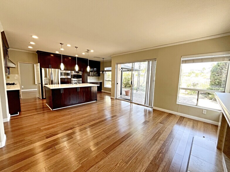 Building Photo - 12460 Picrus St