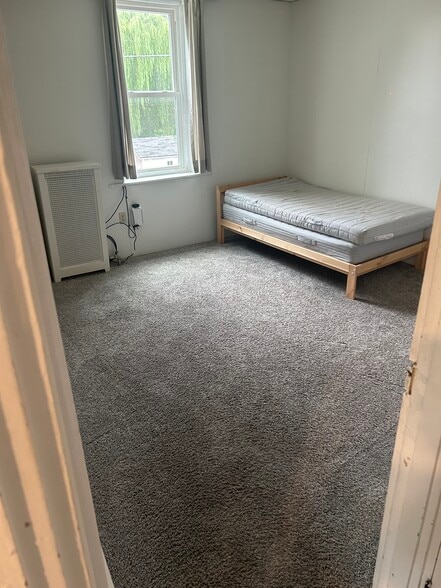 Second Bedroom + 1 closet - 304 S State St