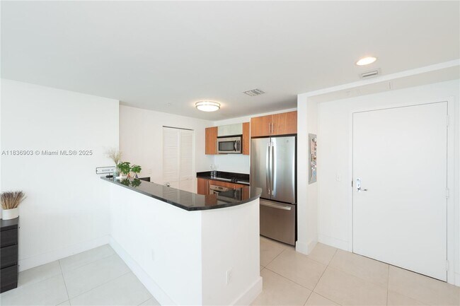 Building Photo - 300 S Biscayne Blvd