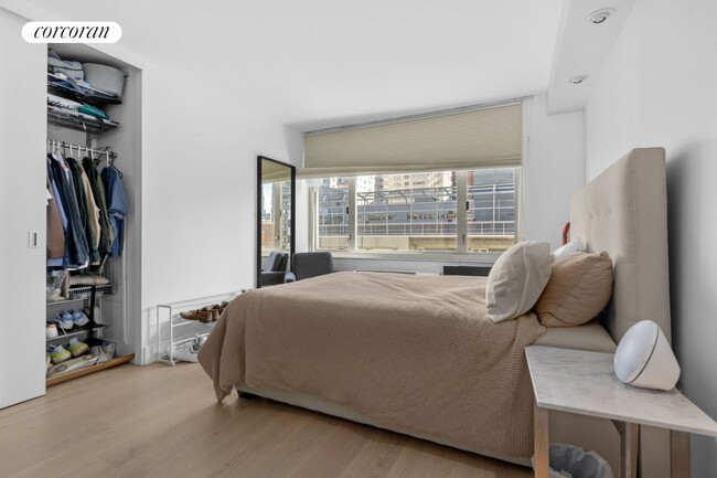 Building Photo - 130 W 67th St