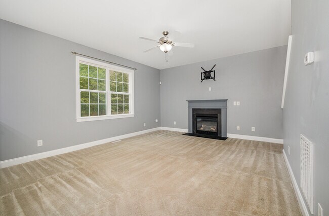 Building Photo - 201 Phillips Ridge Ln