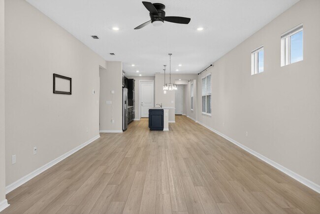 Building Photo - Home For Rent