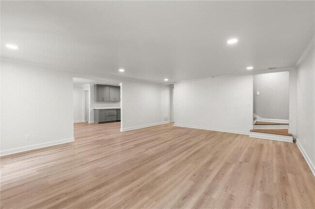 Building Photo - 459 Atlanta Country Club Dr