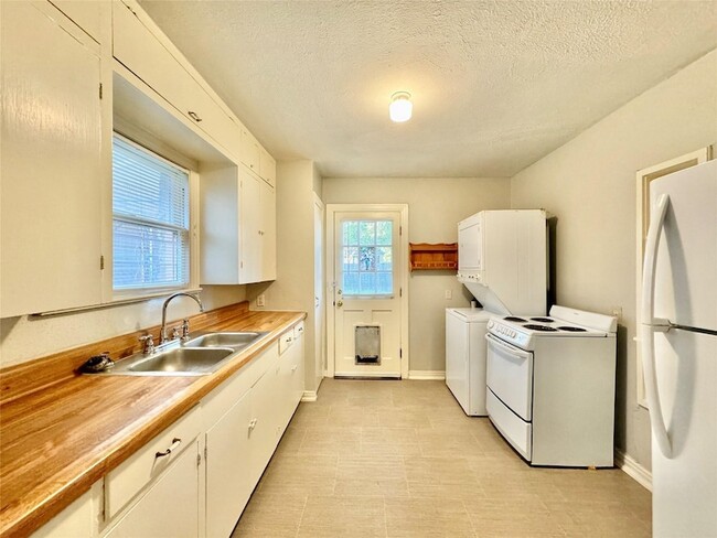 Building Photo - 5511 Longview St