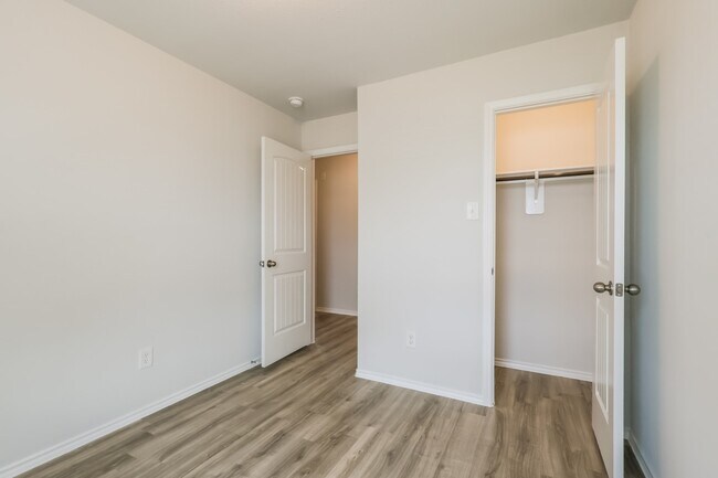 Building Photo - 18409 Hillwood Ln