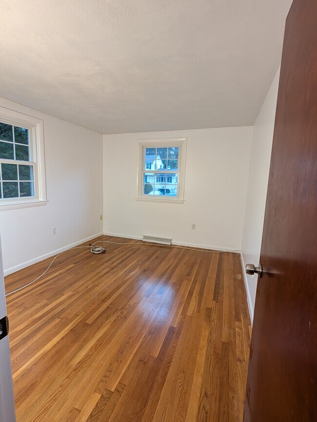 Building Photo - 31 Carline Dr