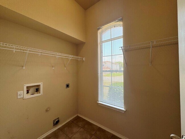 Building Photo - 1005 Gentry Dr