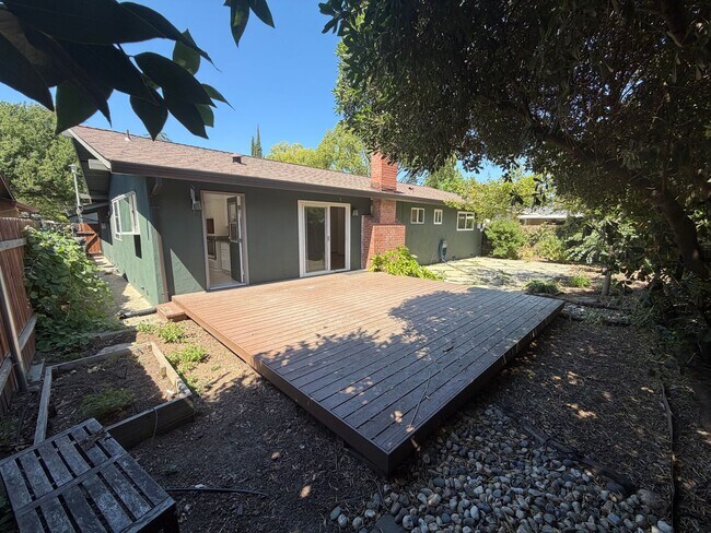 Building Photo - 3 Bedroom | 2 Bathroom | Single Family Home