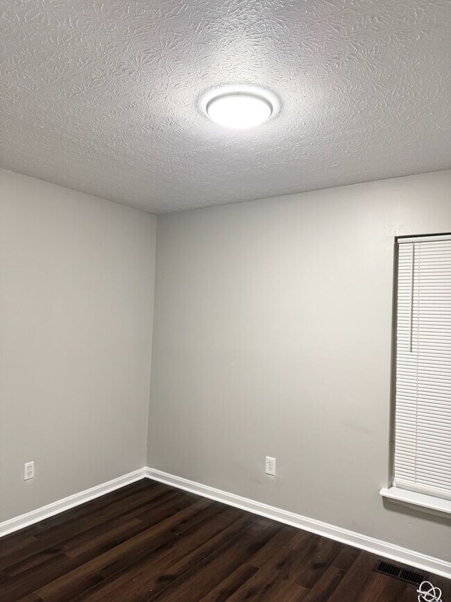 Building Photo - MOVE IN SPECIAL! $100 SECURITY DEPOSIT
