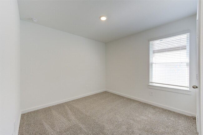 Building Photo - 8038 Tropea Dr