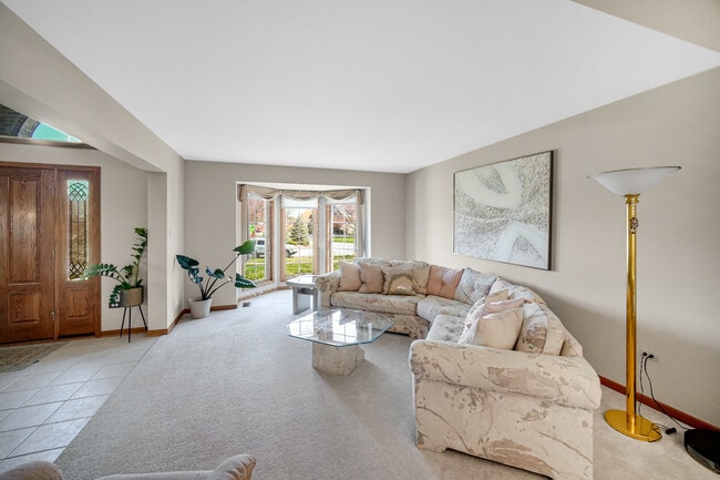 Building Photo - 15538 Royal Glen Ct