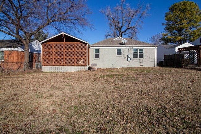 Building Photo - Brookside Bungalow!