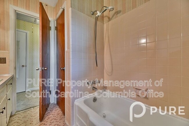 Building Photo - 5912 Barksdale Dr