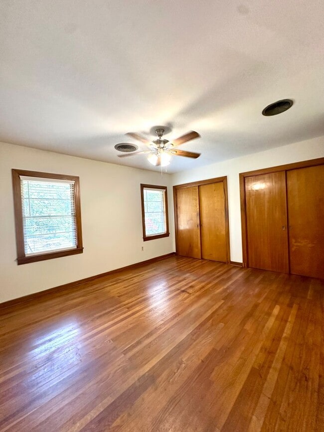 Building Photo - MOVE IN SPECIAL!!!! Charming 3-Bedroom, 2-Bathroom, 2,200 Sq. Ft. Home in Broadmoor Subdivision