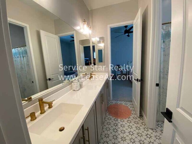 Building Photo - 9607 E Solina Ave