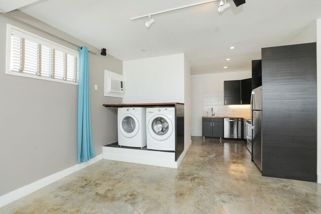 Building Photo - 2215 Cleburne St