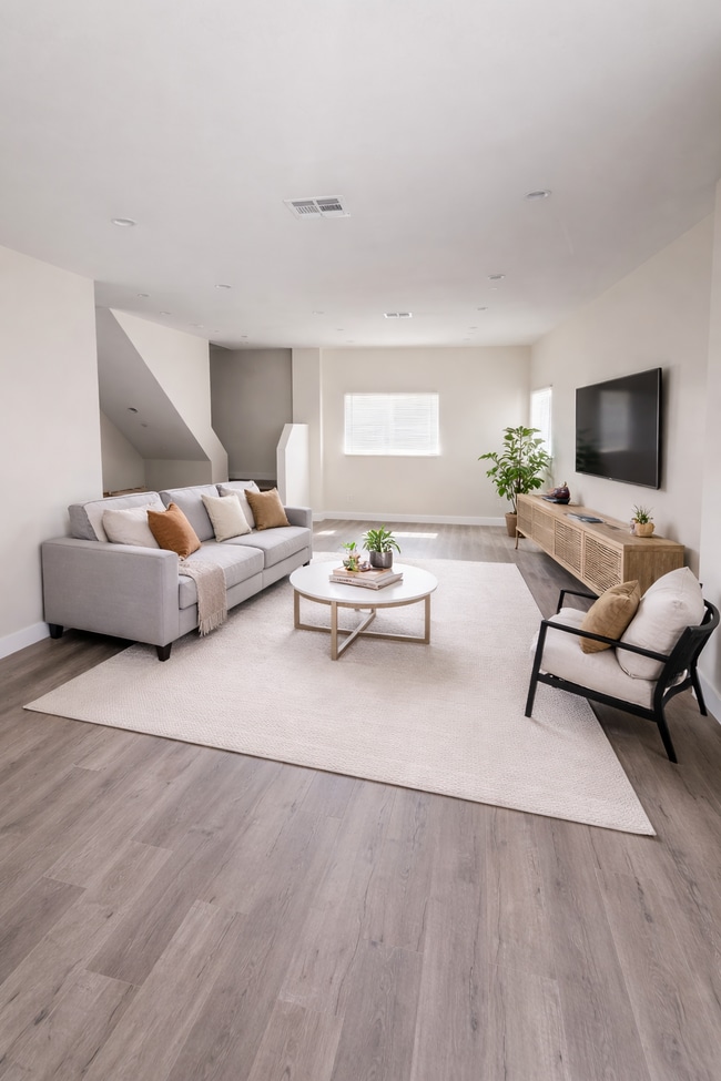 Building Photo - 6722 Simpson Ave