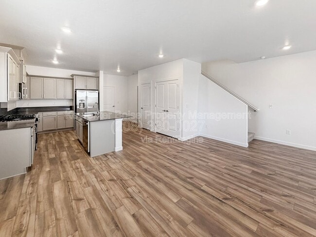 Building Photo - 4100 W Cirrus Ln