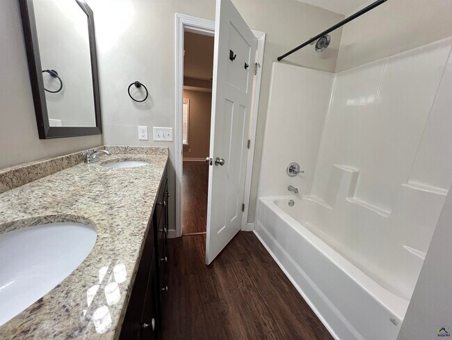 Building Photo - 126 Jaybee Dr