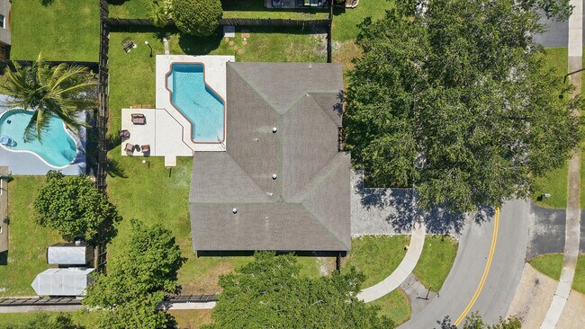 Building Photo - 11991 SW 51st Ct
