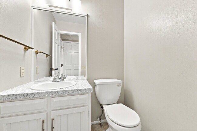 Building Photo - $2,940.95 - 3 bed 2.5 bath Home in Centennial with Central AC, and Great Backyard Space!