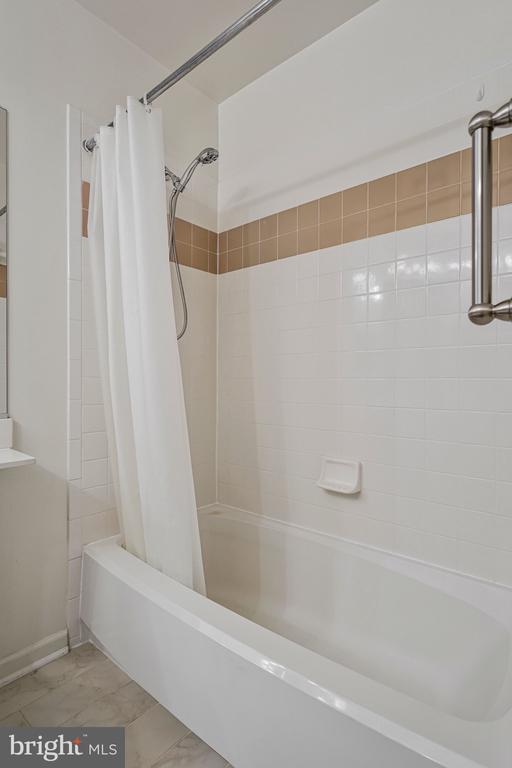 Building Photo - 20320 Beechwood Terrace