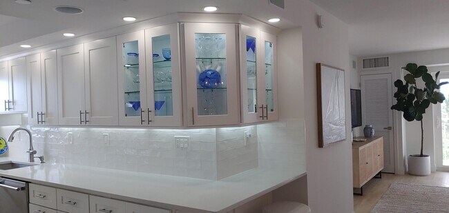 Primary Photo - 3221 S Ocean Blvd