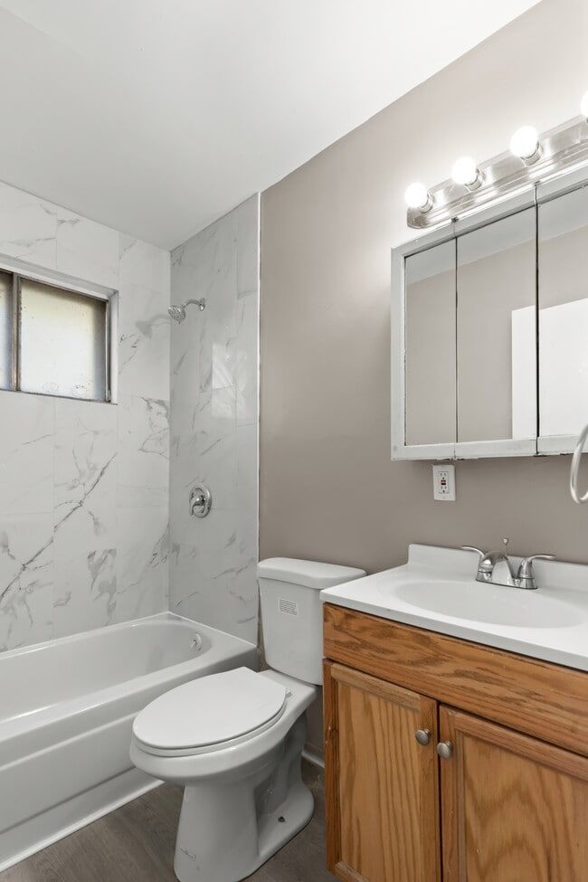 Building Photo - 695 Charvel Dr