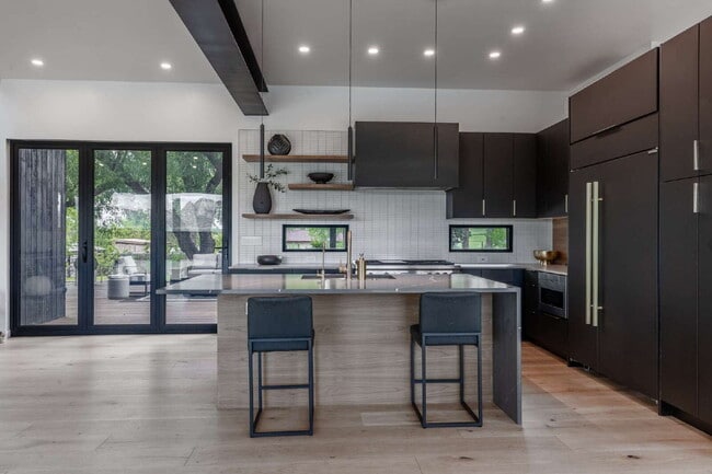 Building Photo - Modern Luxury Rental with Unobstructed Flatiron Views