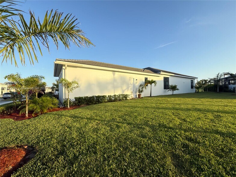 Building Photo - 11460 SW Pietra Way