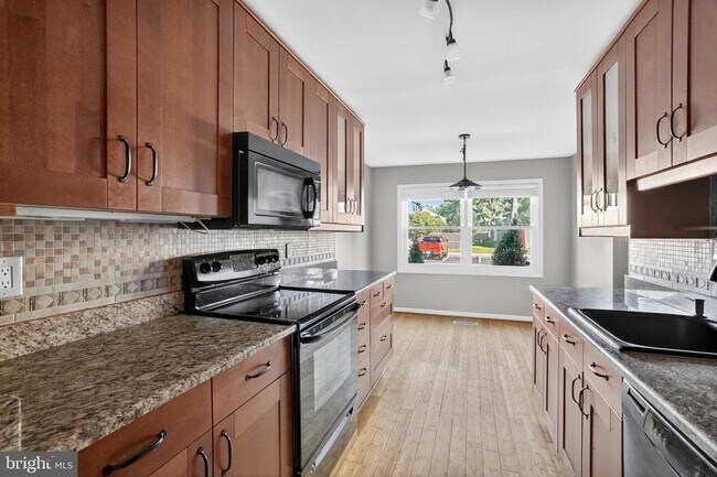 Building Photo - 1694 Forest Hill Ct