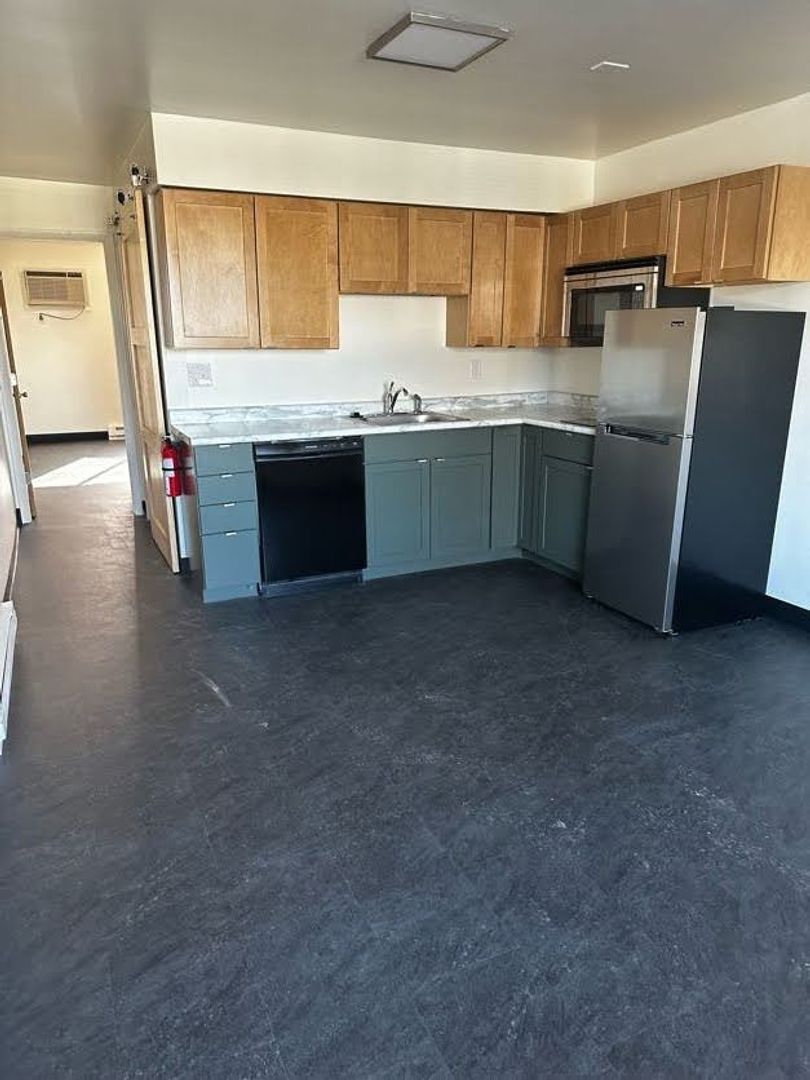 Building Photo - FAIRVIEW - AVAILABLE JULY 2024