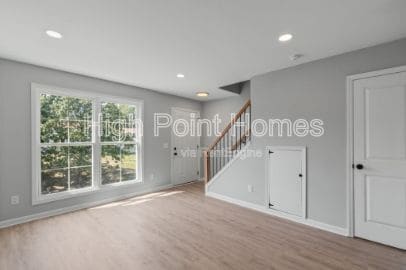 Building Photo - 400 Gallery Ln