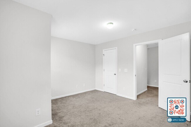 Building Photo - MOVE IN SPECIAL - $500 OFF