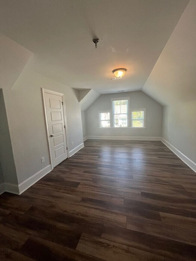 Building Photo - Experience Elegance and Privacy