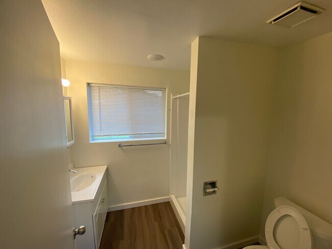 Building Photo - Rent Special!!!! **Half Off the First Mont...