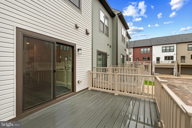 Building Photo - 210 Sundrop Ln