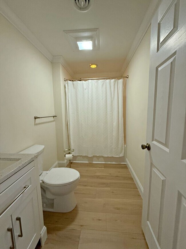 Building Photo - 315 E Millers Cove Rd